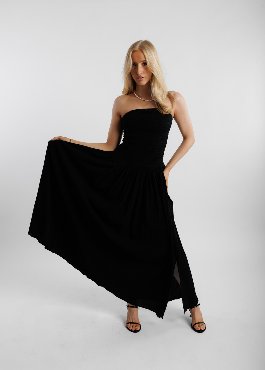 Maureen Svartur Maxi Kjóll