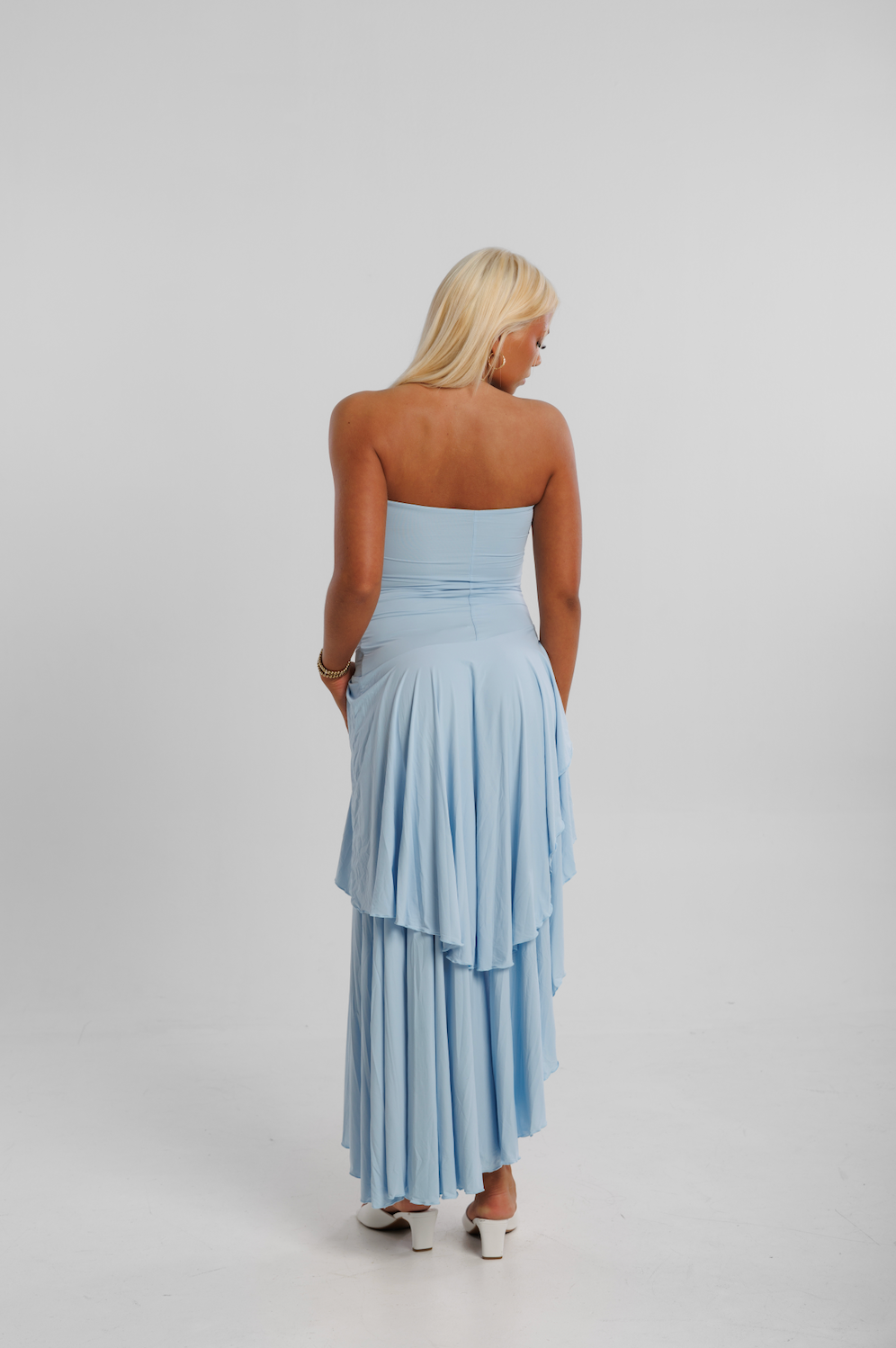 Strapless ruffle maxi kjóll
